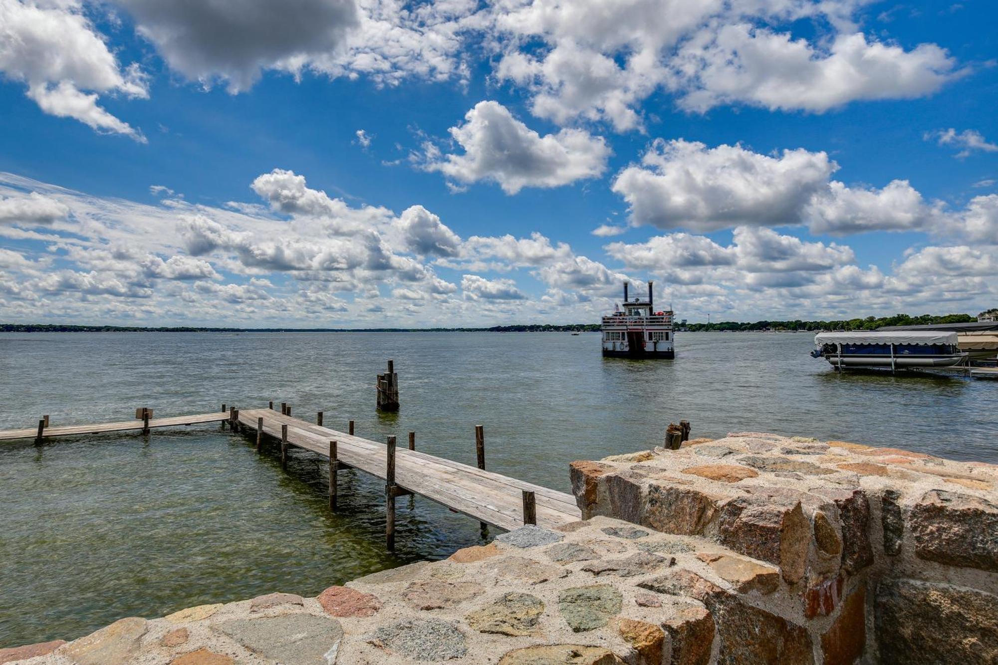 Cozy Clear Lake Home - Walk To Town And Boat Dock! Bagian luar foto