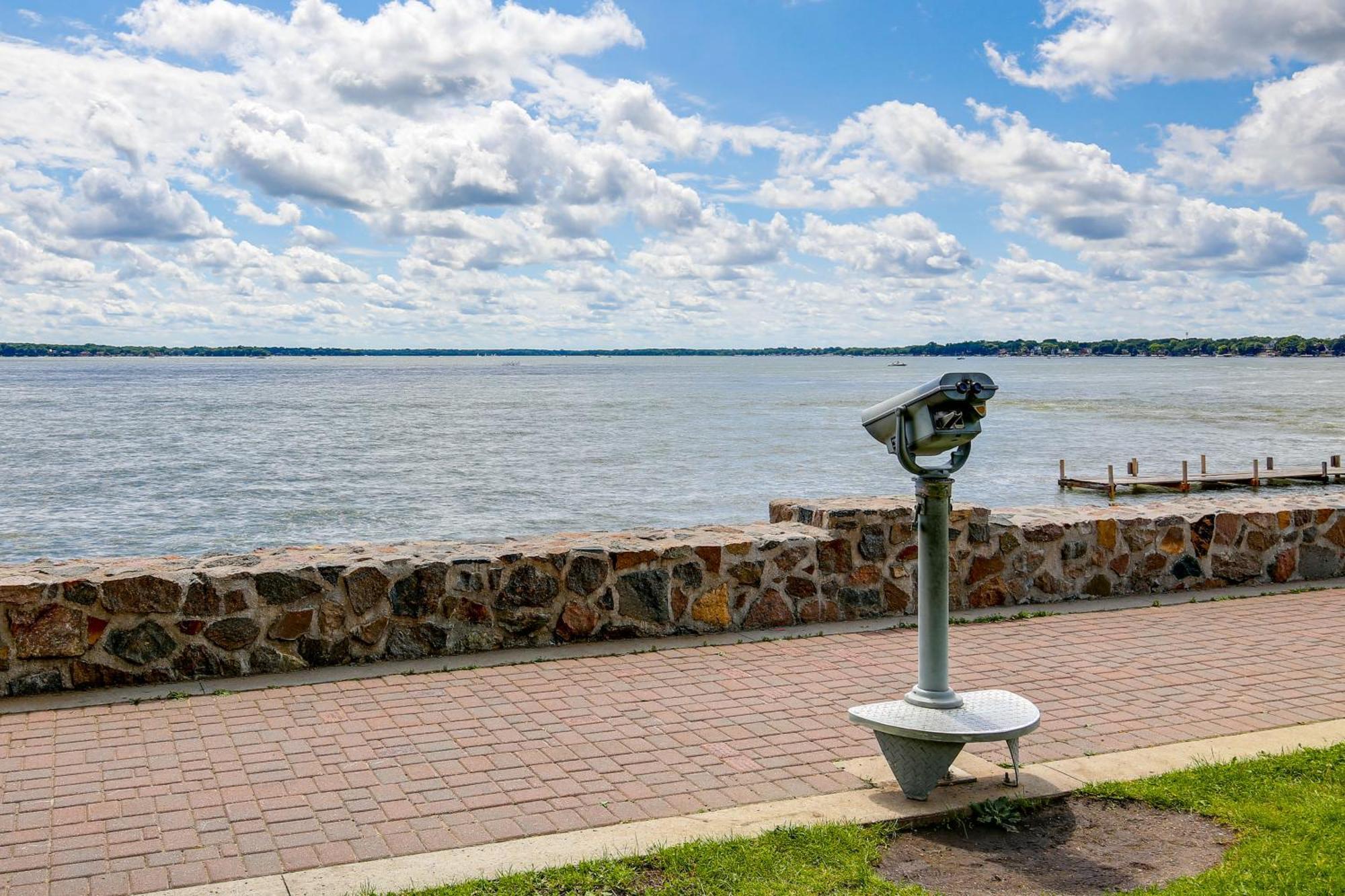 Cozy Clear Lake Home - Walk To Town And Boat Dock! Bagian luar foto