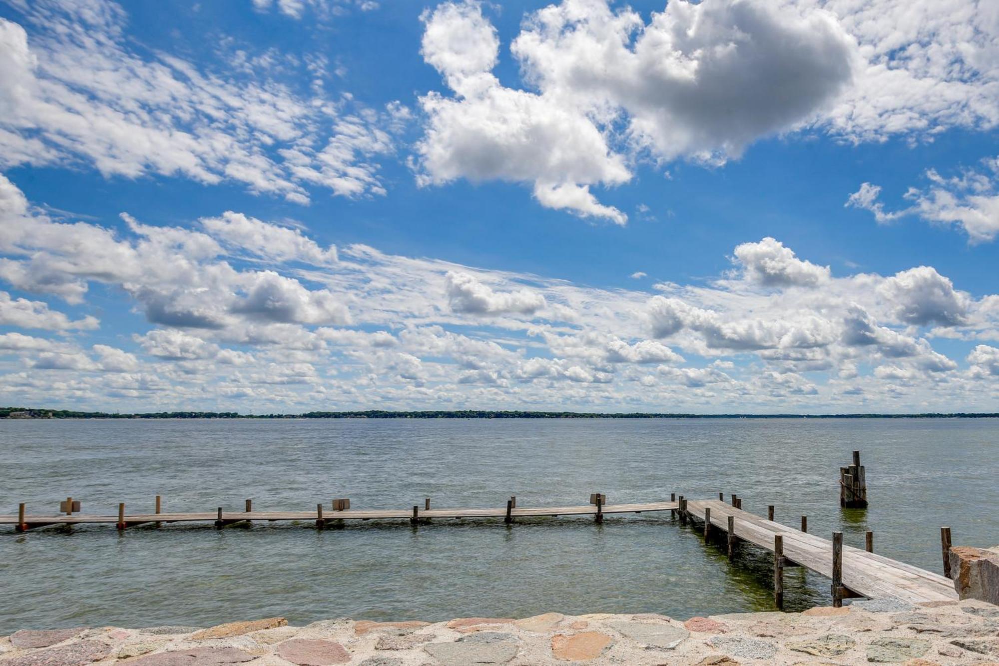 Cozy Clear Lake Home - Walk To Town And Boat Dock! Bagian luar foto