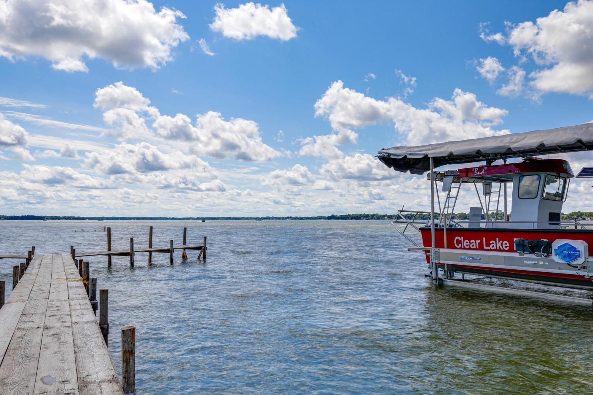 Cozy Clear Lake Home - Walk To Town And Boat Dock! Bagian luar foto